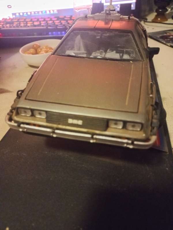 DE LOREAN BACK TO THE FUTURE PART II 1/18 SUN STAR