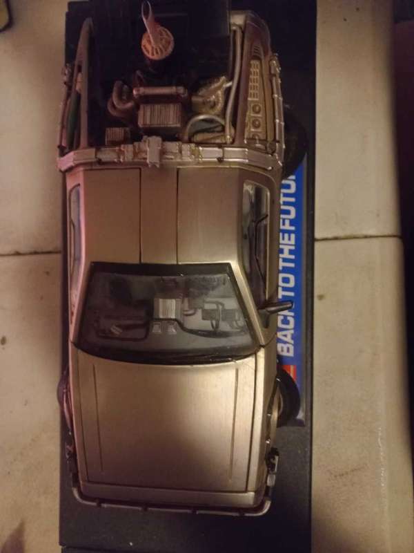 DE LOREAN BACK TO THE FUTURE PART II 1/18 SUN STAR