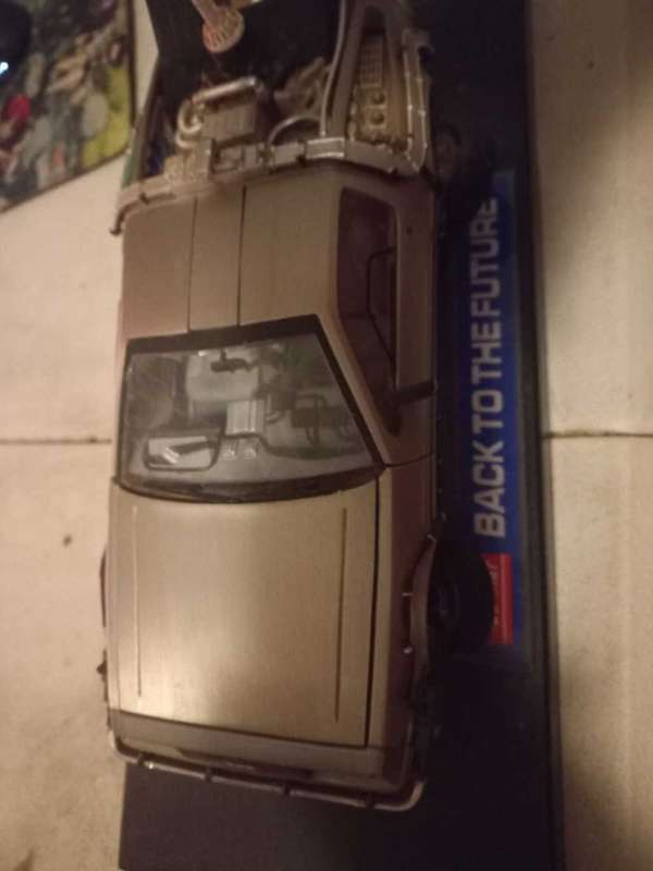 DE LOREAN BACK TO THE FUTURE PART II 1/18 SUN STAR
