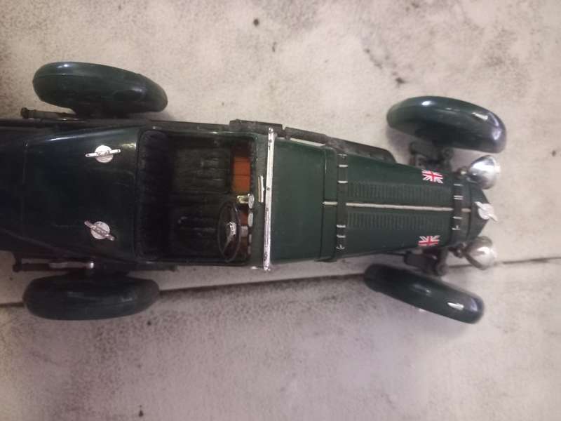 Signature 1/18 Scale Diecast 18121 - Aston Martin Le Mans Team Car 1934 (no box)