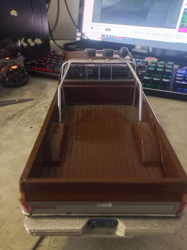 Greenlight 1:18 1982 GMC K-2500 Sierra Grande Pickup Truck With Trailer Hitch