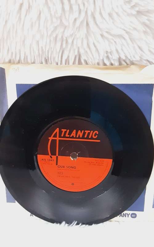 Yes - Owner of A Lonley Heart Vynil 7` 45 RPM Single