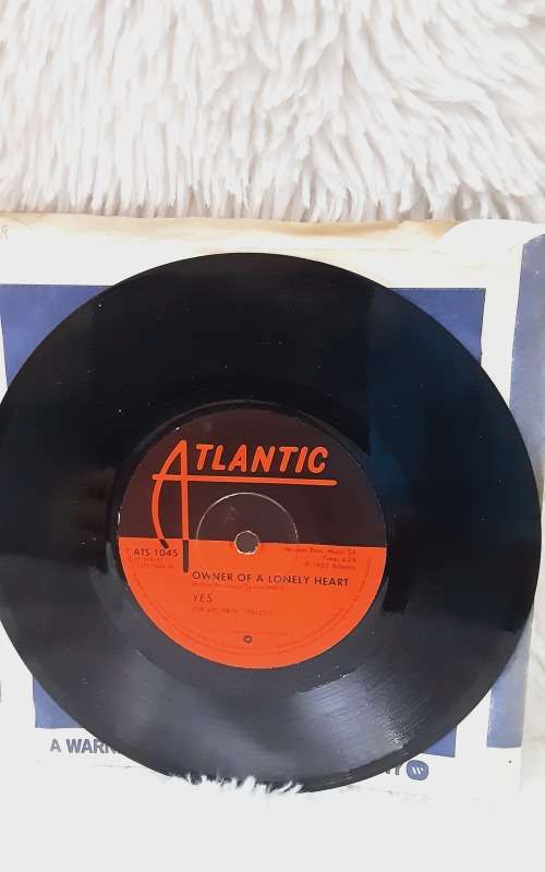 Yes - Owner of A Lonley Heart Vynil 7` 45 RPM Single