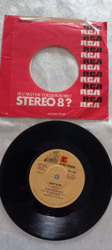 Fleetwood Mac - Go Your Own Way 7` Vinyl LP