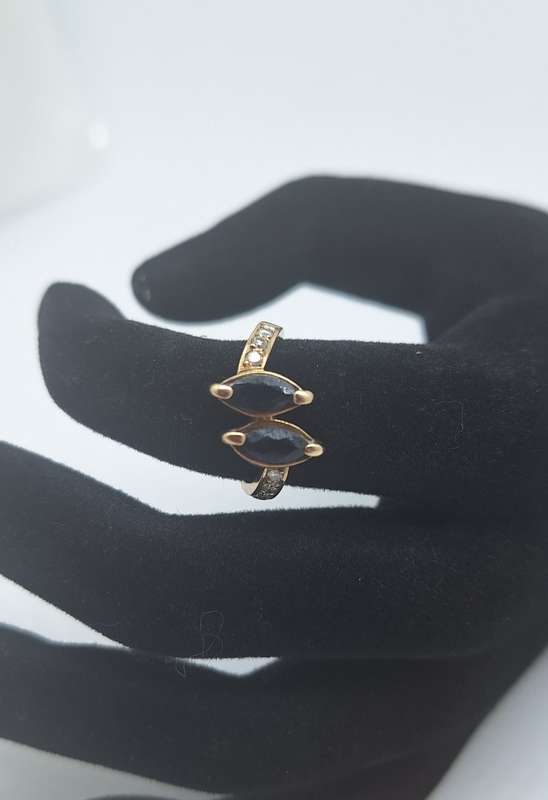 9ct Yellow Gold Dark Blue Sapphire Ring