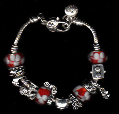 Lovely genuine sterling silver Pandora bracelet with 13 lovely charms