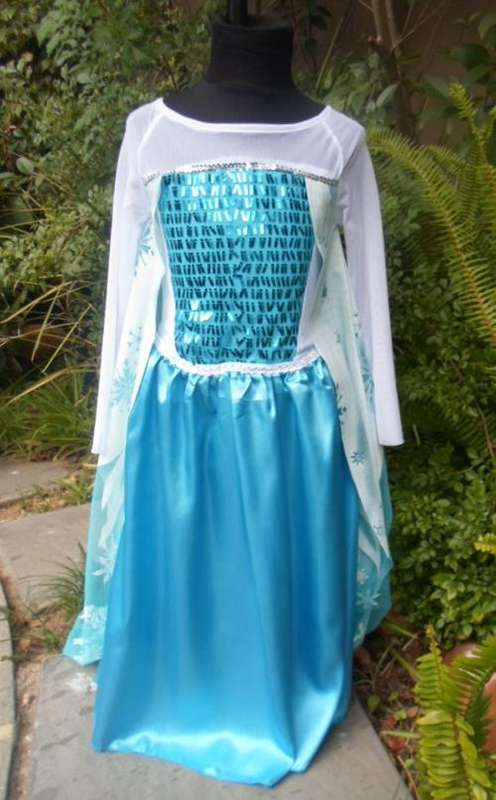 Beautiful Queen Elsa Frozen dress Age 7-8
