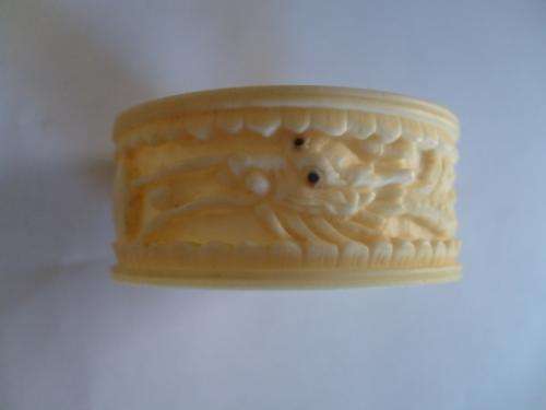 BEAUTIFUL ANTIQUE CARVED IVORY JAPANESE DRAGON SERVIETTE RING