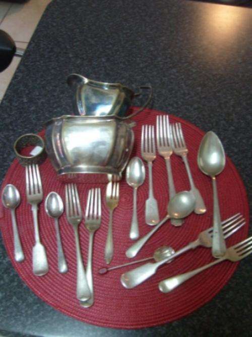 MIXED LOT OF SILVER PLATED ITEMS + CUTLERY