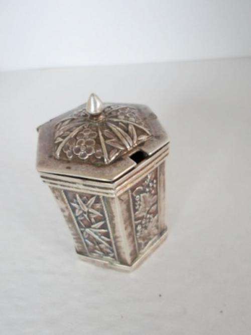 GORGEOUS!!! LATE 19TH CENTURY CHINESE SILVER HEXAGONAL MUSTARD POT BY WANG HING CIRCA 1890 47,6GRAMS