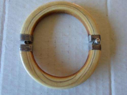 BEAUTIFUL!!! VINTAGE IVORY AND SILVER CLIP BANGLE CIRCA 1930's