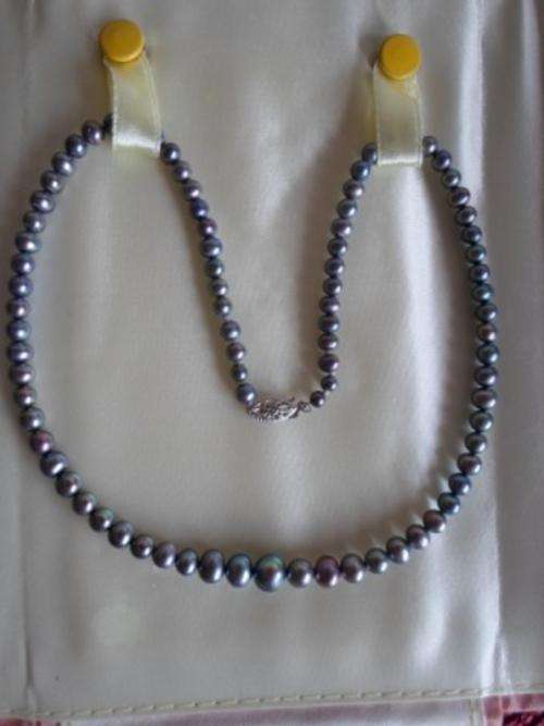 GORGEOUS!!! ABERDEEN JEWELERY FACTORY BLACK CULTURED PEARL NECKLACE WITH 14CT WHITE GOLD CLASP