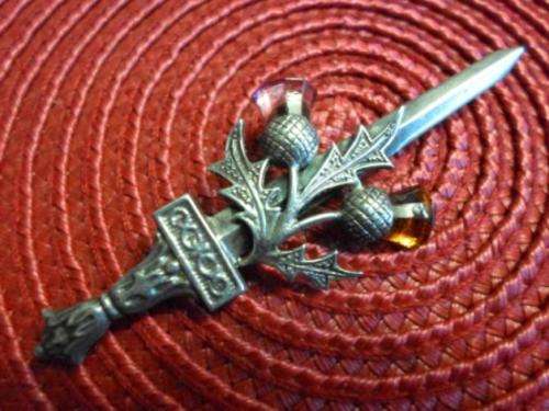 EXQUISITE!! LARGE ANTIQUE STERLING SILVER SCOTTISH SWORD AND THISTLE BROOCH CIRCA 1900