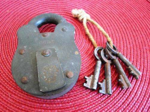 HEAVY!! ANTIQUE CHUBB LONDON STEEL LOCK WITH FOUR ORIGINAL KEYS