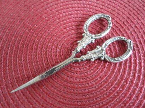 BEAUTIFUL!! 1905 BIRMINGHAM SILVER HANDLED SCISSOR BY G&CLD
