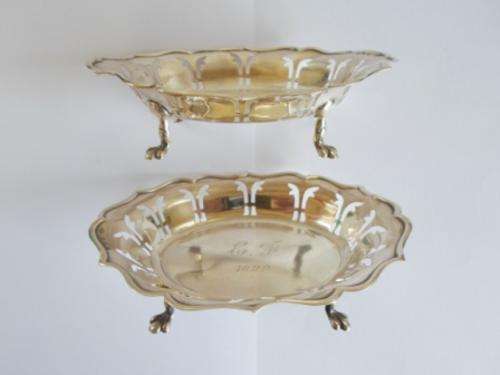 EXQUISITE!!! PAIR OF LARGE 1924 BIRMINGHAM SILVER FOOTED BASKETS BY K&L 106,6g