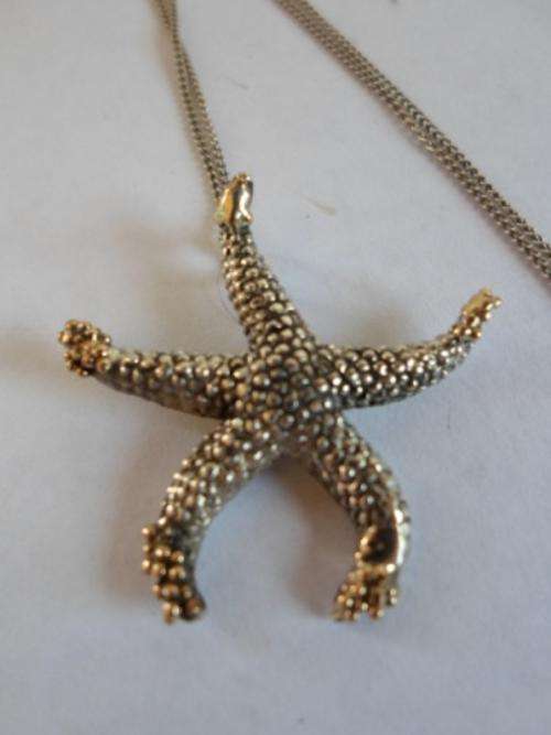 STUNNING!!! BINDER BROS STERLING SILVER AND 14CT GOLD STARFISH PENDANT WITH STERLING CHAIN