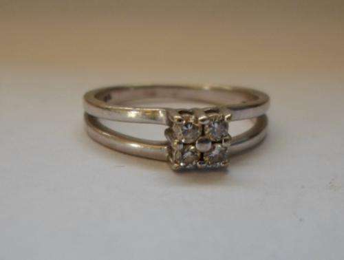 BEAUTIFUL!! 9ct WHITE GOLD & 0.20ct DIAMOND RING SIZE=M