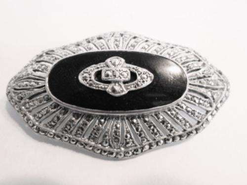 STUNNING!!! LARGE ART DECO STERLING SILVER, MARCASITE & ONYX BROOCH WITH MAKERS MARK