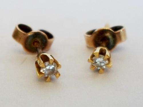 EXQUISITE!!!! VINTAGE 15CT YELLOW GOLD & 0.10CT DIAMOND STUD EARINGS VALUE R1800