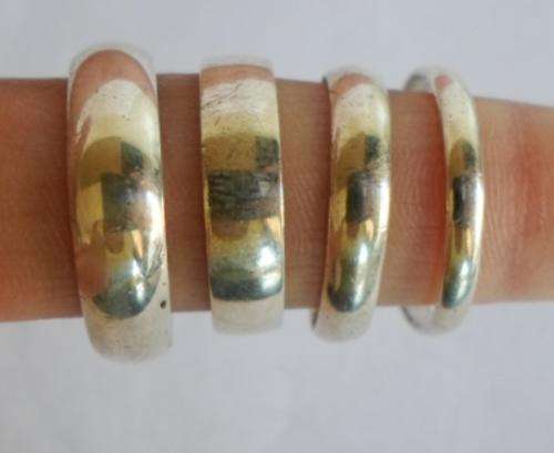 WOW!! COLLECTION OF 4 X STERLING SILVER BANDS SIZE V; SIZE T & 2 X SIZE S