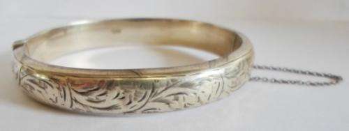 BEAUTIFUL!! 1954 CHESTER SILVER CLIP BANGLE BY JS WITH STUNNING ENGRAVED DETAIL