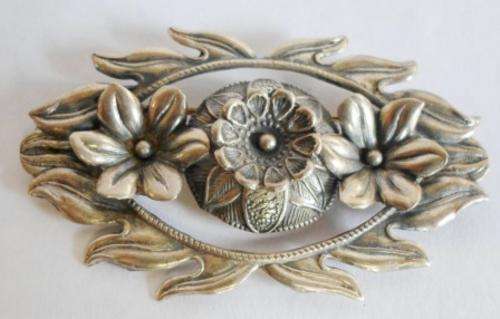 GORGEOUS!! LARGE ANTIQUE STERLING SILVER BROOCH WITH AMAZING DETAIL