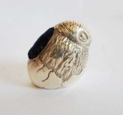 SWEETEST!! VINTAGE STERLING SILVER CHICK PIN CUSHION WITH LOVELY DETAIL