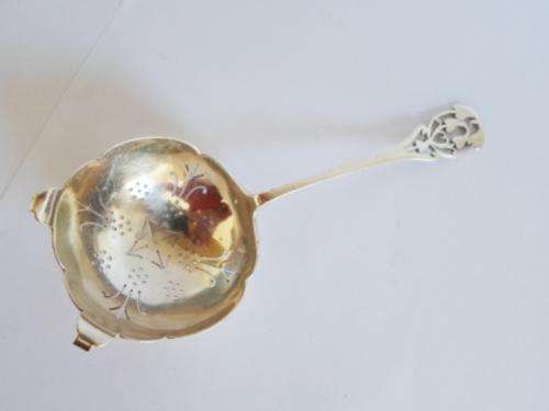 SPECTACULAR!! 1920 SHEFFIELD SILVER TEA STRAINER SPOON BY WALKER & HALL 43.9gr