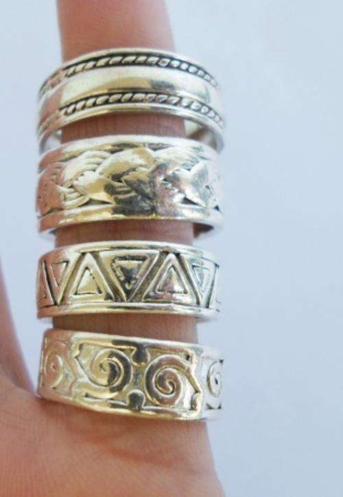 WOW!! COLLECTION OF 4 CHUNKY STERLING SILVER RINGS 2 X SIZE P, 1 X SIZE S & 1 X SIZE V 24.1gr