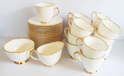 GORGEOUS!!! 15 PLACE TUSCAN CHINA TEA SET WITH MILK JUG & SUGAR BOWL