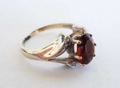WOW!! STUNNING VINTAGE 14ct WHITE GOLD GARNET & DIAMOND RINGS SIZE L 3.1gr