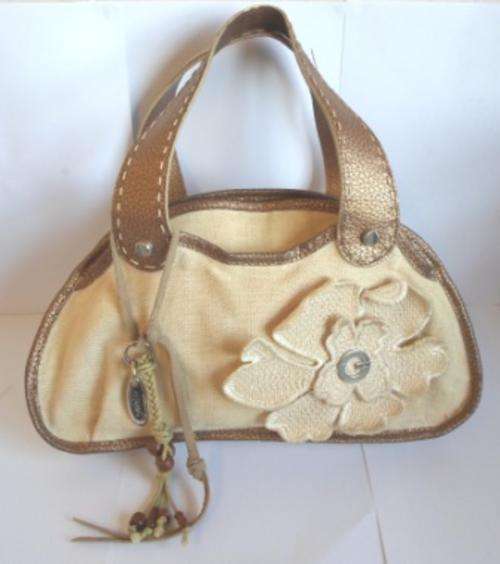 AUTHENTIC GUESS HANDBAG WITH FLORAL EMBELISHMENT, SUPER CONDITION!!!