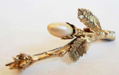 EXQUISITELY DETAILED VICTORIAN STERLING SILVER BROOCH WITH NATURAL PEARL CIRCA 1870's