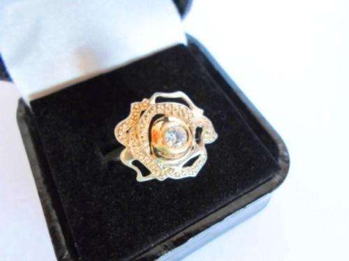 GORGEOUS!! STERLING SILVER, SOLID 9ct GOLD & CRYSTAL RING WITH LOVELY DESIGN SIZE O 3.5gr