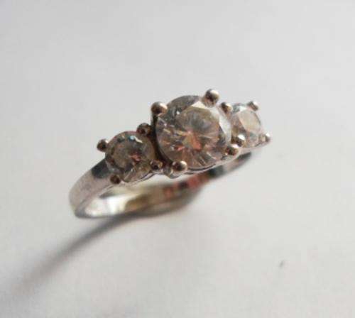 STUNNING!! STERLING SILVER & 3 X CZ RING SIZE O