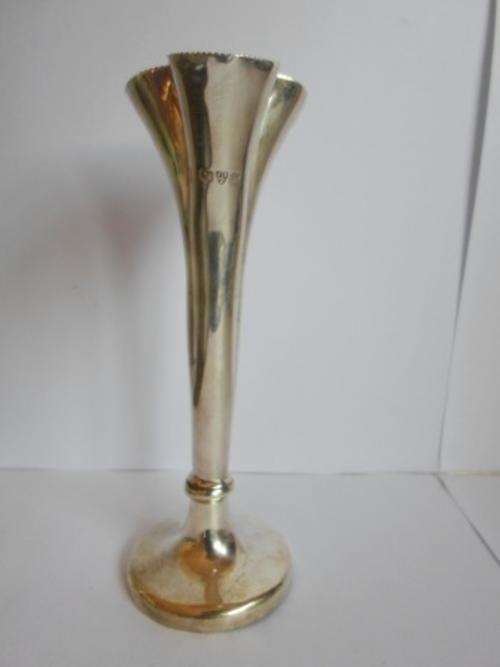 LOVELY!! 1900 CHESTER SILVER SPILL VASE BY G.H OVER R.H 115.2gr