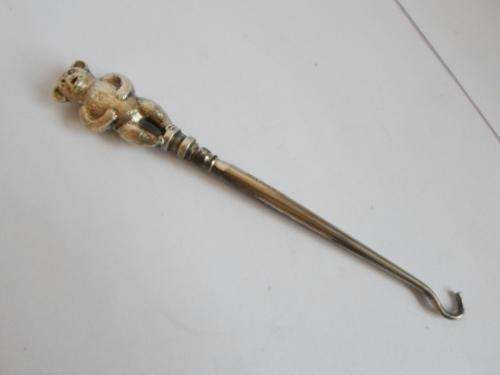 BEAUTIFUL!! 1910 BIRMINGHAM SILVER TEDDY BUTTON HOOK BY C&N