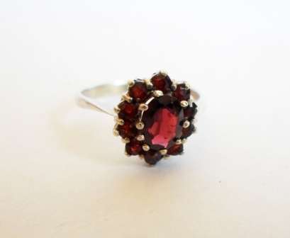 GORGEOUS!! VINTAGE LONDON HALLMARKED STERLING SILVER & GARNET CLUSTER RING SIZE P