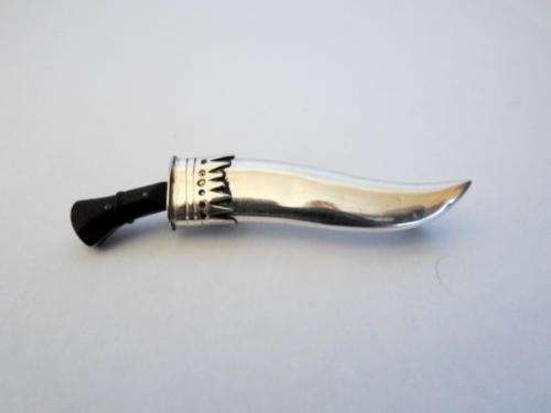 MAGNIFICENT!! VINTAGE STERLING SILVER HIGHLY DETAILED DAGGER BROOCH WITH REMOVABLE DAGGER WOW!! WOW!