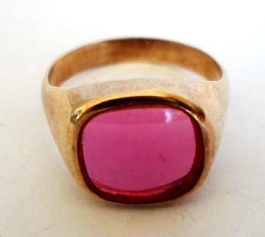 AMAZING!! VINGTAGE 9ct GOLD & RUBY SIGNET RING SIZE T1/2, 5.8gr WOW!! VALUE R3800