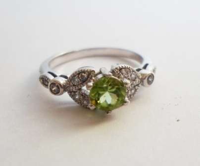 STUNNING!! STERLING SILVER, PERIDOT & CZ RING SIZE N, 2.7gr SO BEAUTIFUL WOW!! WOW!!