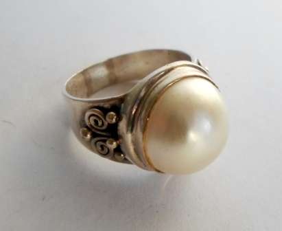 STUNNING!! STERLING SILVER & MABE PEARL RING BY NWJ SIZE S1/2, 8.9gr WOW!!