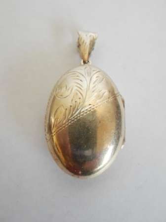 GORGEOUS!! VINTAGE STERLING SILVER LOCKET WITH FANTASTIC ENGRAVED DETAIL 9.7gr, WOW!!