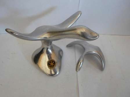 WOW!! PAIR OF HOSELTON CANADA ALUMINIUM BIRD SCULTURES 1 HAS ROTARY EMBLEM WOW!! WOW!!