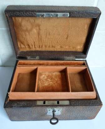 LOVELY!! EDWARDIAN LEATHER BOUND JEWELLERY BOX WITH ORIGINAL KEY CIRCA 1910- 1920  WOW!! WOW!!
