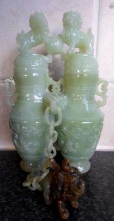 WOW!! EARLY 20TH CENTURY CARVED JADE DOUBLE HU VASE WITH CHAINED FOO DOG  185 X 120 X 55mm WOW!!