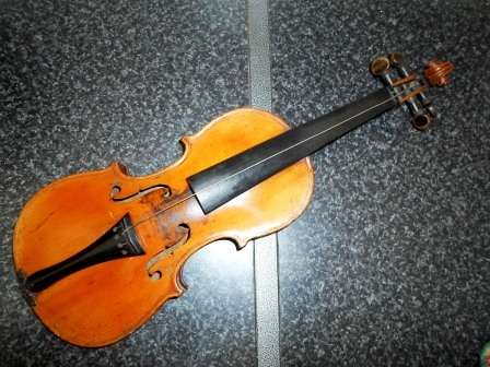 WOW!! ANTIQUE CHILDS VIOLIN WITH STRATOVARIUS LABEL CIRCA 1910 WOW!! WOW!!