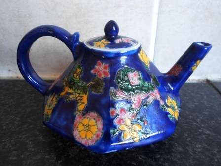 WOW!! STUNNING VINTAGE CHINESE PORCELAIN HEXAGONAL TEA POT WOW!!