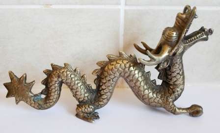WOW!! STUNNING VINTAGE BRASS CHINESE DRAGON HOLDING THE PEARL OF WISDOM, WOW!!